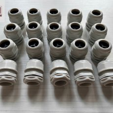 Ốc siết cáp nhựa màu xám M32x1.5 ra 3 lỗ dây